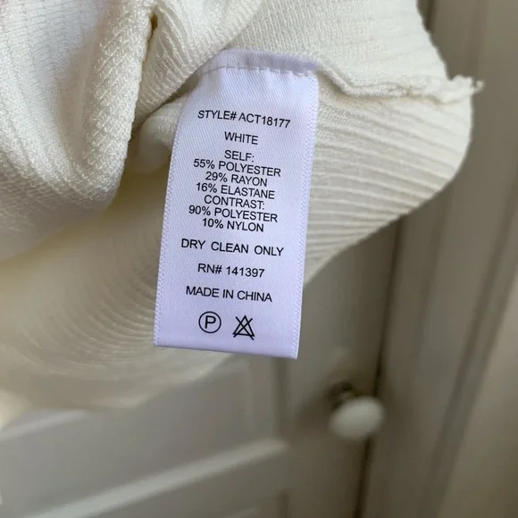 ASTR the Label Cherie White Off Shoulder Ruffle Top Large - Picture 6 of 9